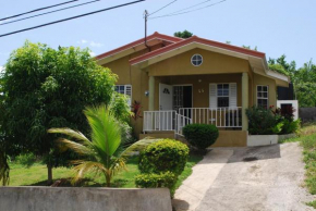 Ocho Rios Emerald 2 Bed 10 mins ocho Rios 24hrs Hot Water Wi fi